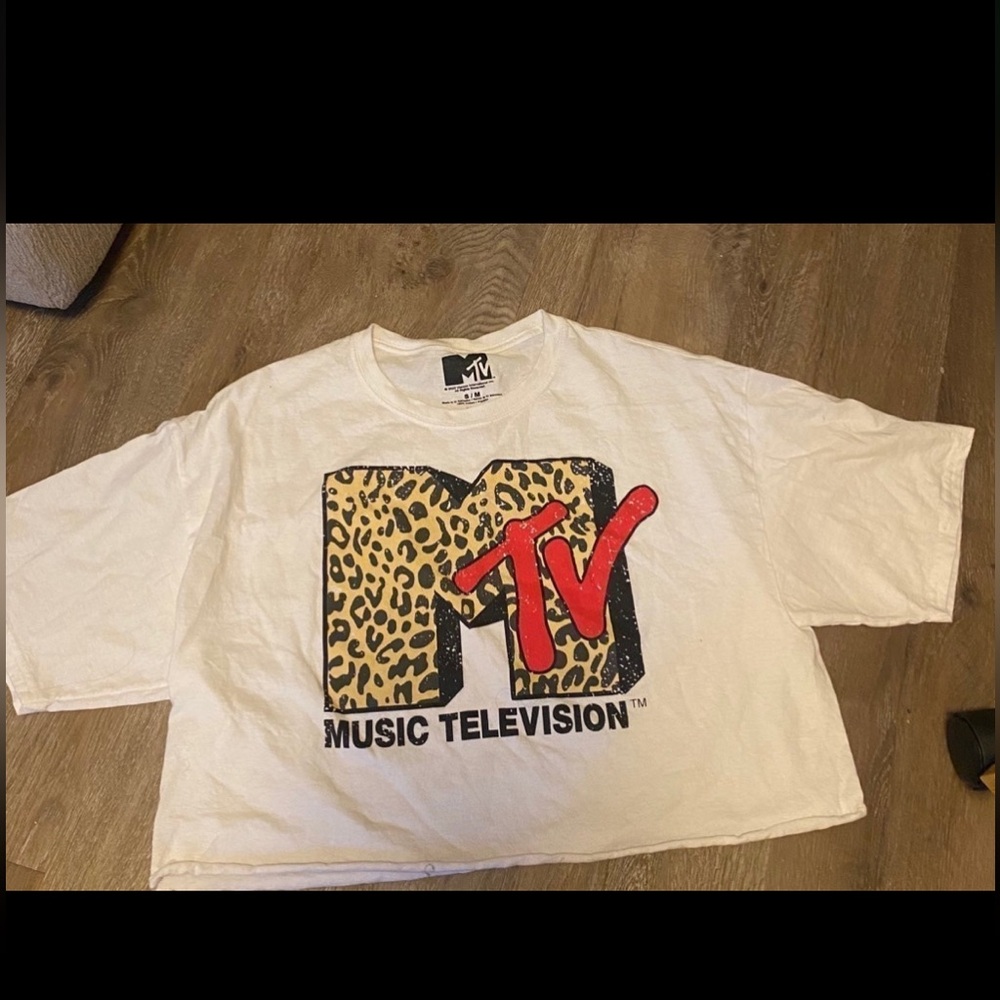 MTV leopard crop